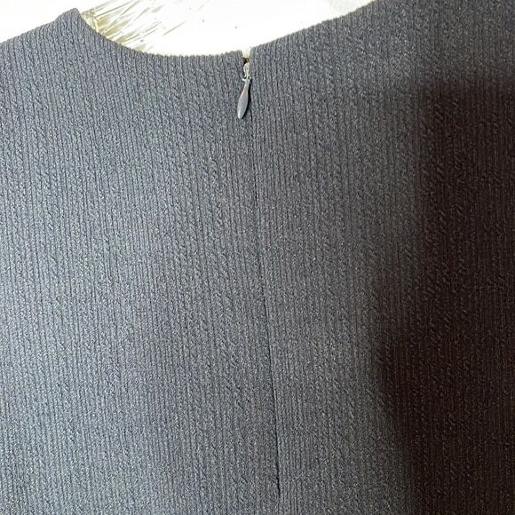 Banana Republic Flower Broach Crepe Navy Top. Size Small. - Picture 8 of 10